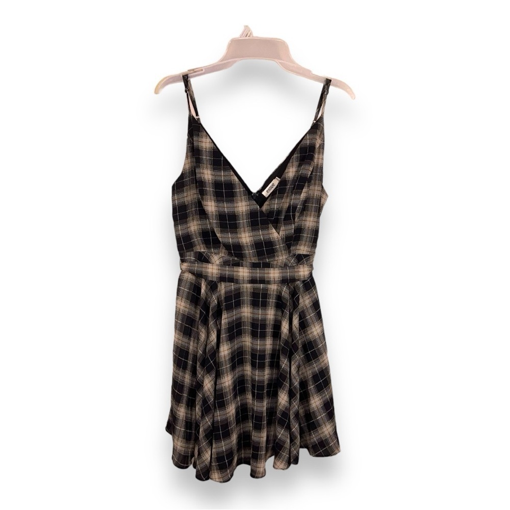MEDIUM JUNIORS ESSUE PLAID DRESS SLEEVELESS ACADEMIA PREPPY LINED BEIGE BLACK